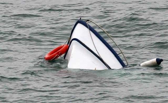 rêver de couler en bateau