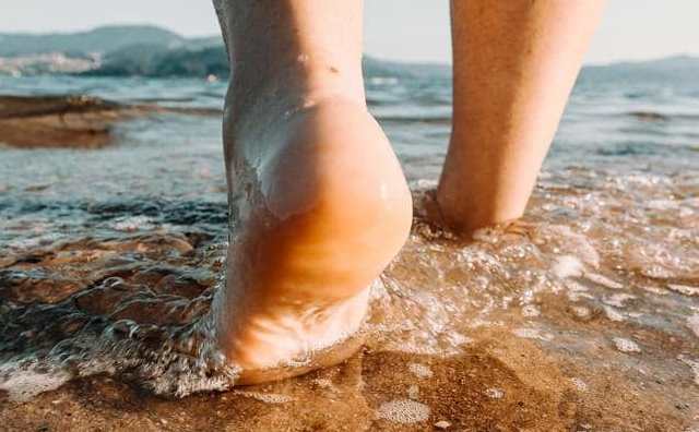 rêver de pieds dans l'eau