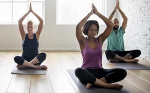 Comment pratiquer le yoga pour être heureux ?