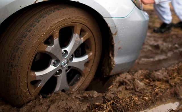 Pourquoi rêver de voiture dans la boue ?