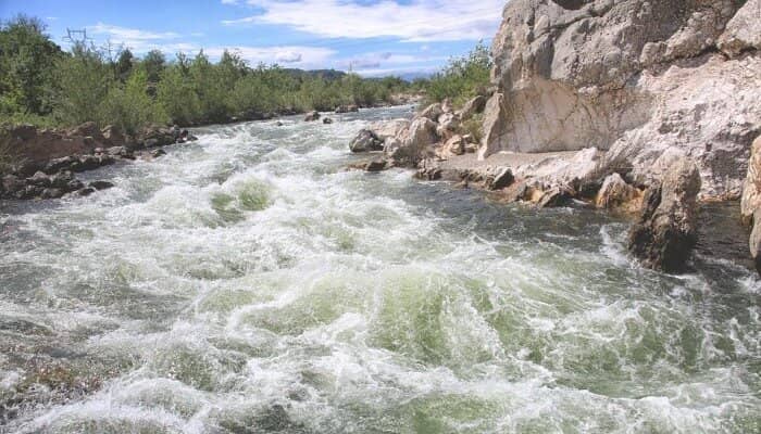 Pourquoi rêver d'un lac d'eau agitée ?