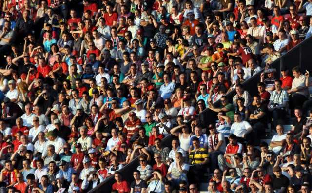 Le rêve d'être parmi la foule à un match de foot ou à un concert : 