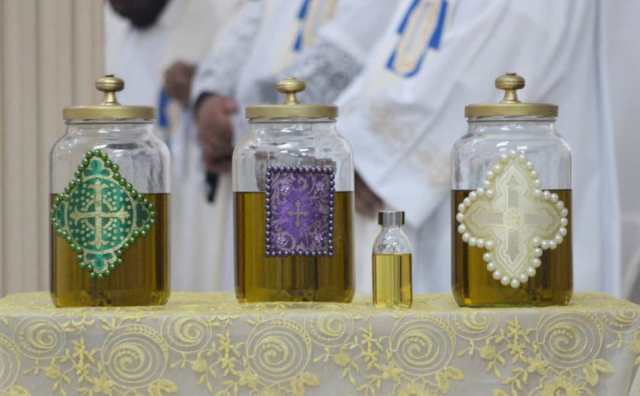 Les 3 Huiles bénies pendant le jeudi saint pascal : 