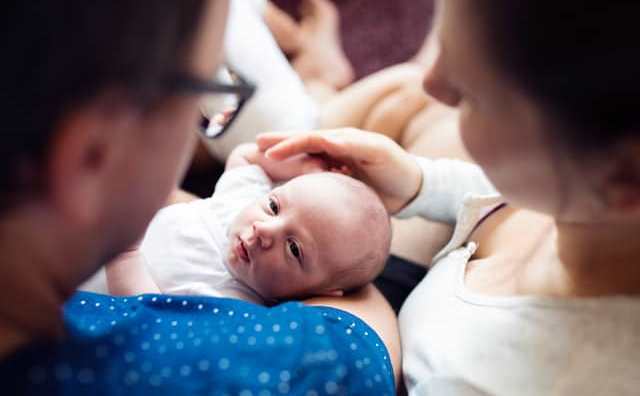 Rêver du bébé de quelqu'un dans mes bras: