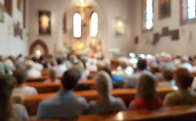 Quelle est la signification de rêver d'une église pleine de monde