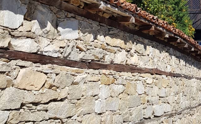 Pourquoi rêver de mur en pierres ?