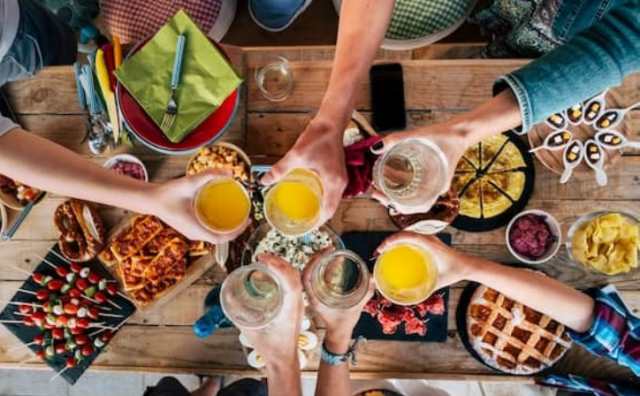 Pourquoi rêver d'une table pleine d'amis ?