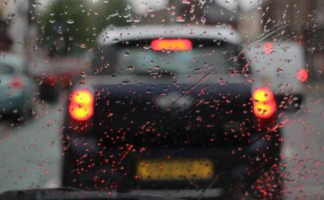 Pourquoi rêver de conduire sous la pluie ?