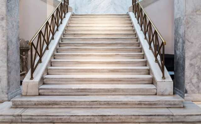 Comment bien interpréter rêver d'escalier en pierre ?