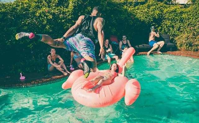 Pourquoi rêver de sauter dans une piscine ?