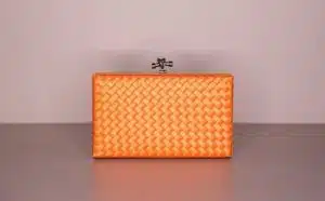 Rêver de portefeuille orange : quelles interprétations et significations ?