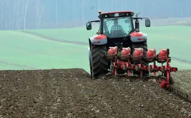 Rêver de labourage : quelles interprétations, symbolisme et significations ?