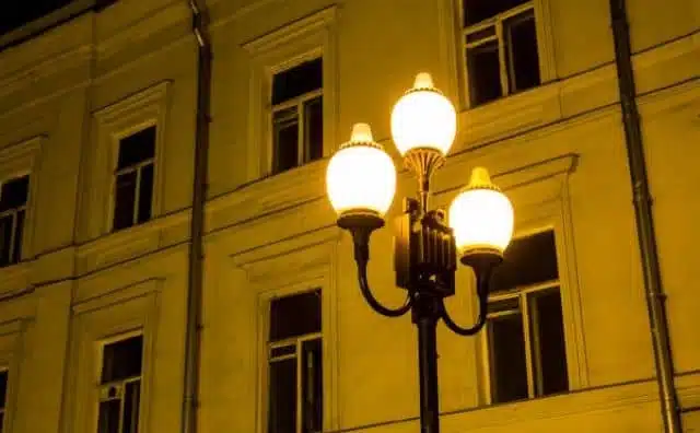 Rêver de lampadaire: quelles interprétations, symbolisme et significations ?