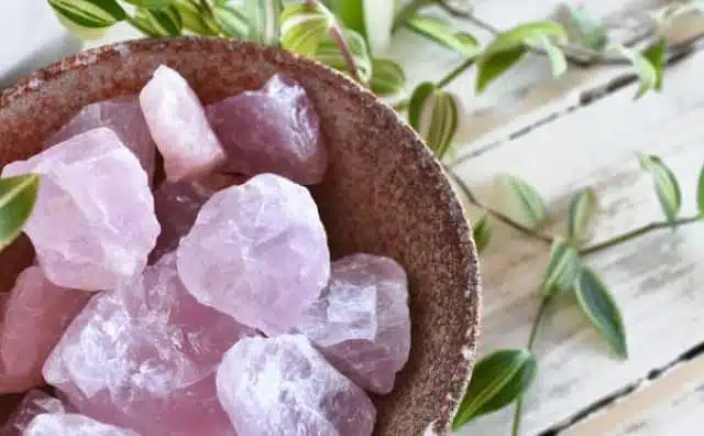 Rêver de quartz rose : quelles interprétations, symbolisme et significations ?