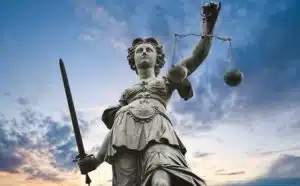 La justice et ses 8 principaux symboles universels :