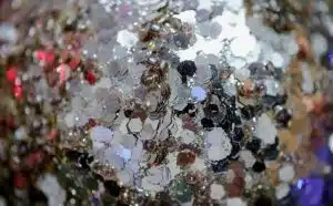Rêver de paillettes en argent : quelles interprétations, analyses et significations ?