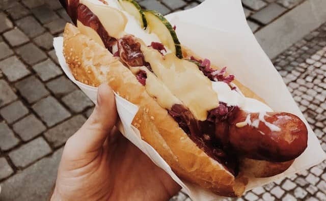 Rêver de manger un hotdog : quelles interprétations, analyses et significations ?