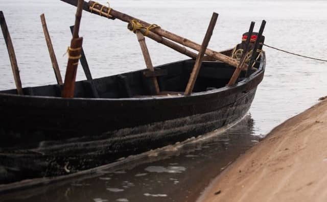 Rêver de bateau noir signification