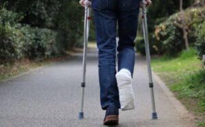 Pourquoi rêver de marcher avec des béquilles ?