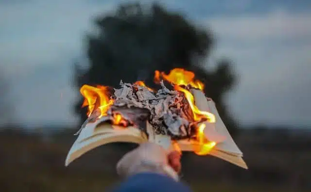 Pourquoi rêver d'un livre en feu ?