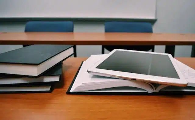 Pourquoi rêver de université ?