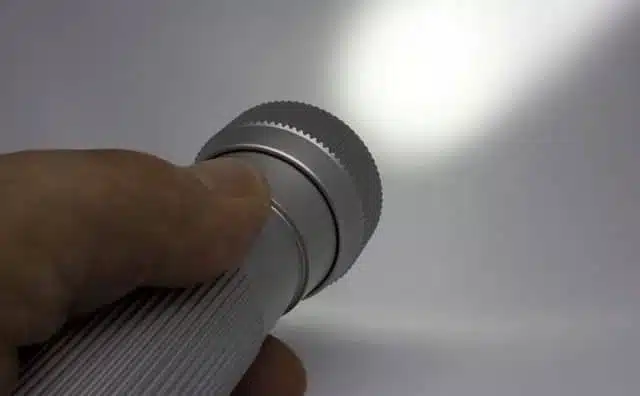Rêver de lampe torche : signification et interprétations